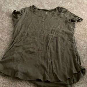 It’s a green shirt large comfortable to wear look good with anything